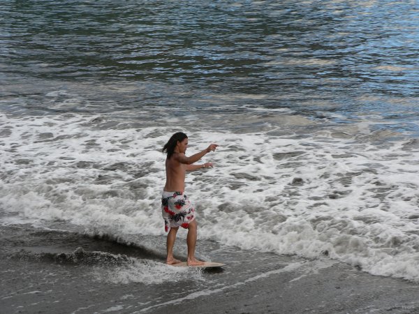 13- Surfeur local 